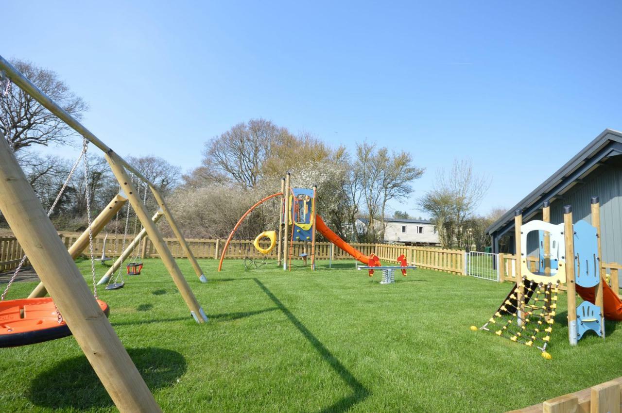 Camping Pods, Carlton Meres Holiday Park Rendham Exterior photo